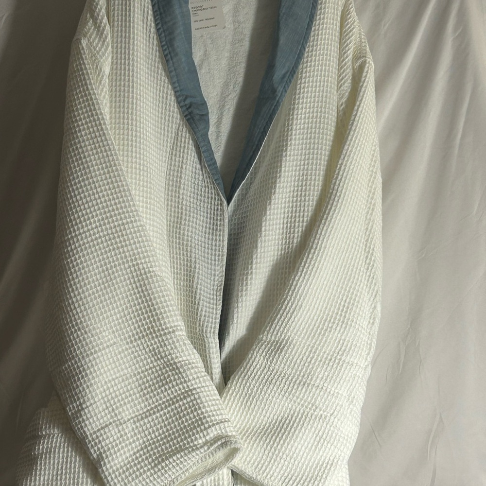 Pottery BarnXL  Waffle Knit Robe with Blue Trim and pockets